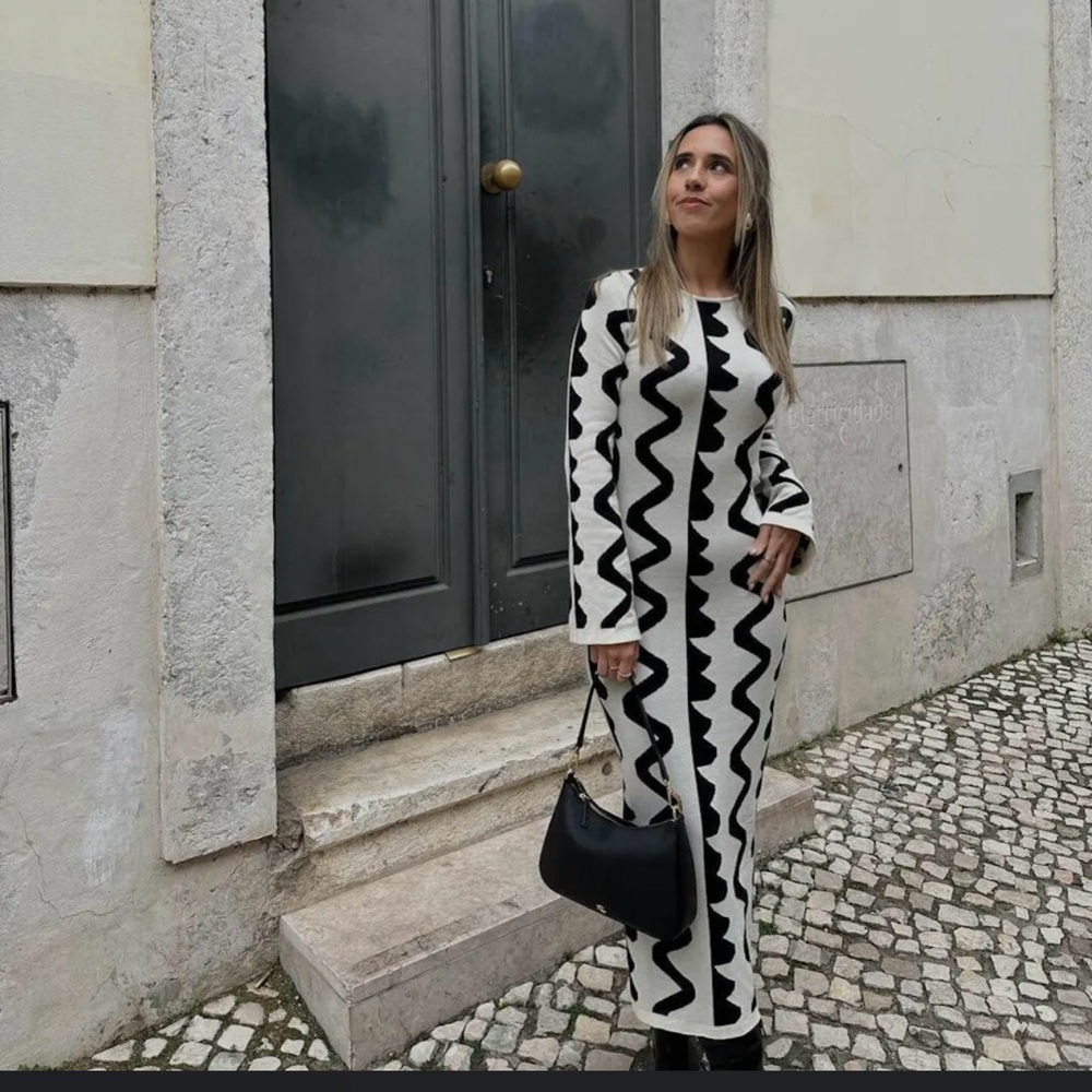 Micas black and white wavy fun pattern dress